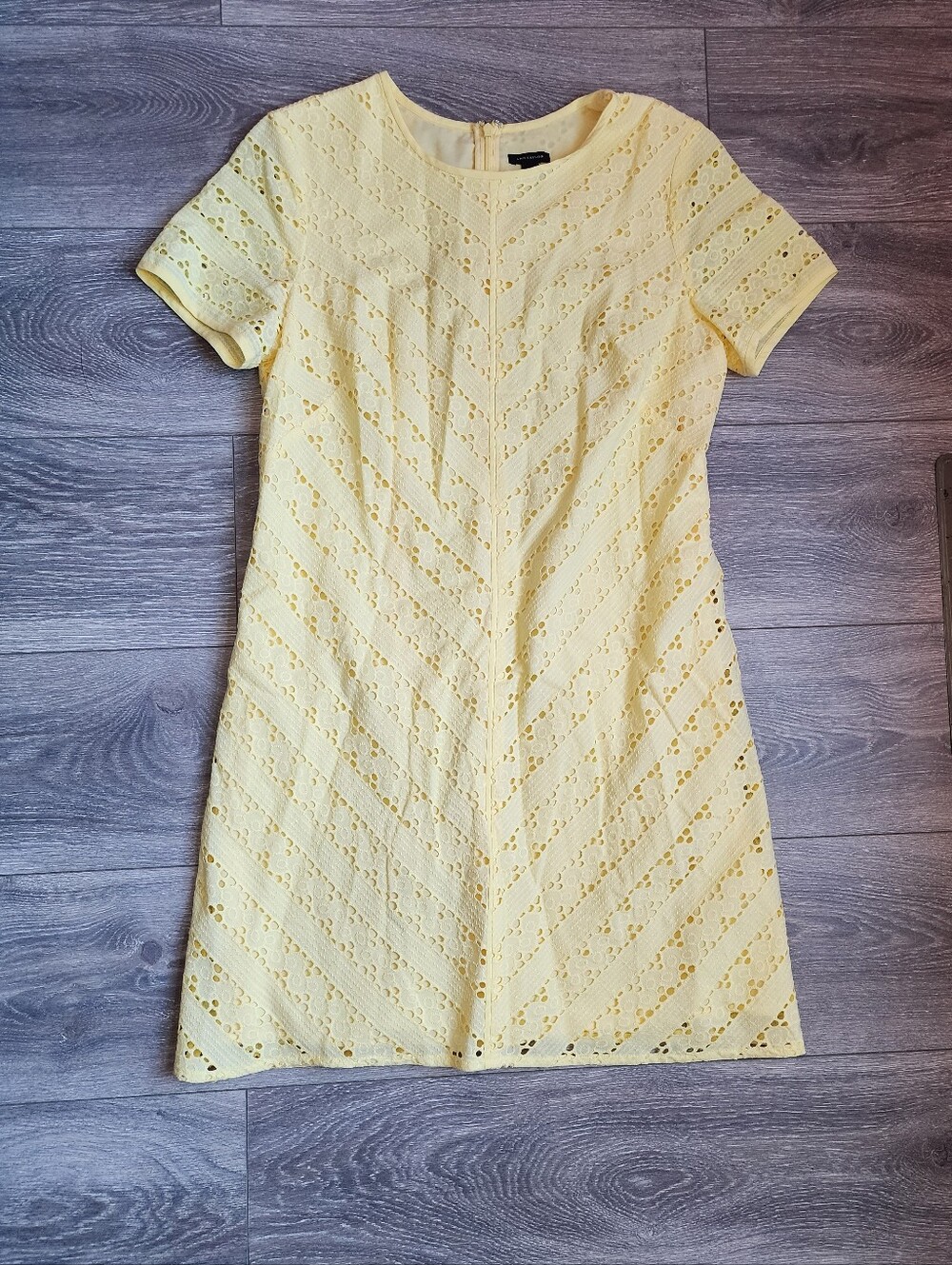 Ann Taylor Yellow Cotton Eyelet Chevron Sheath Dress Size 8 Medium Lined
